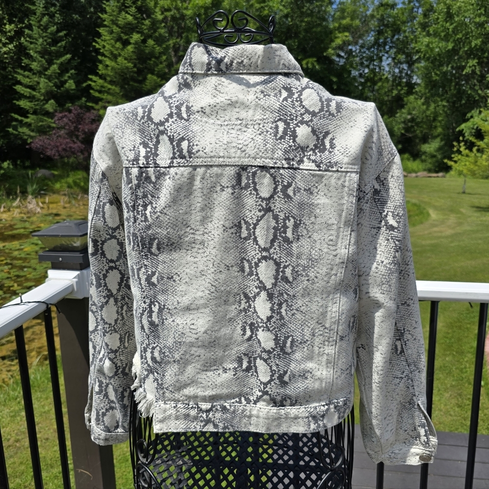 POL Leopard Print Distressed Jacket, Size Small, Gorgeous!! NWOT - Picture 3 of 10